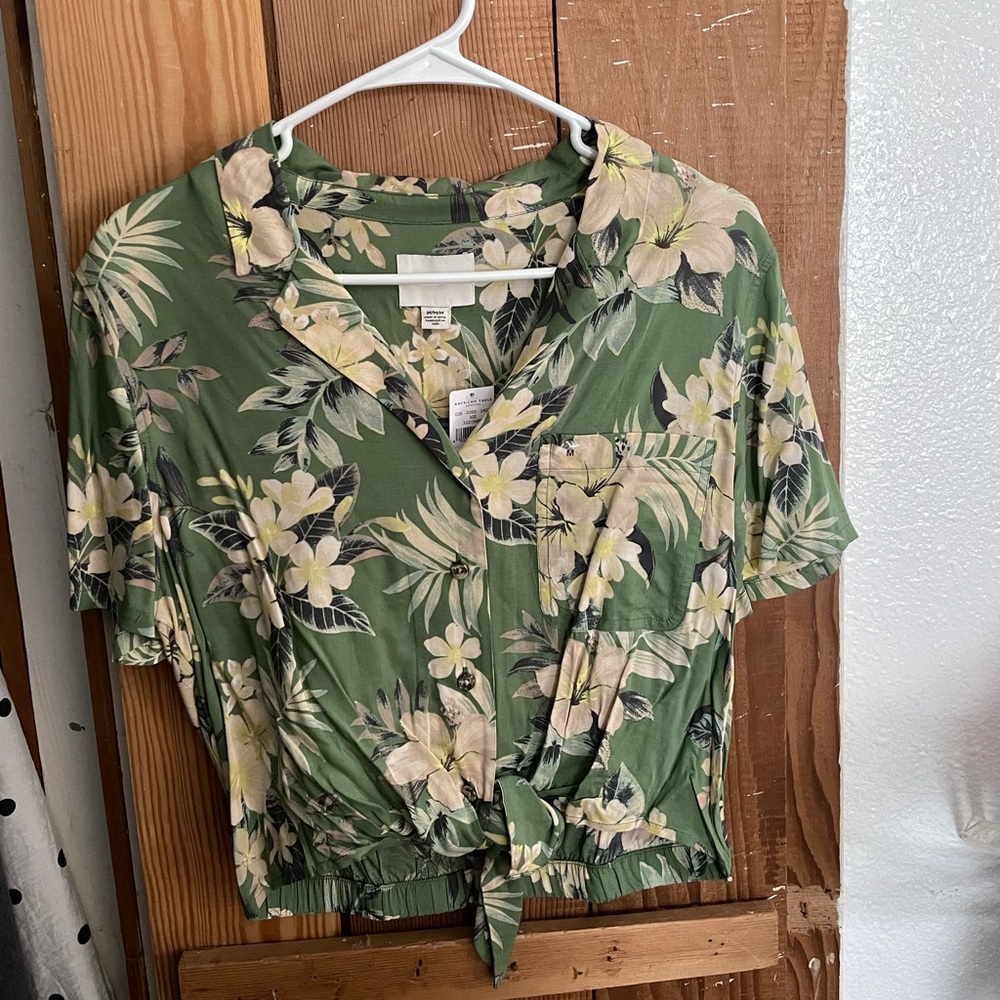 Green floral shirt!!